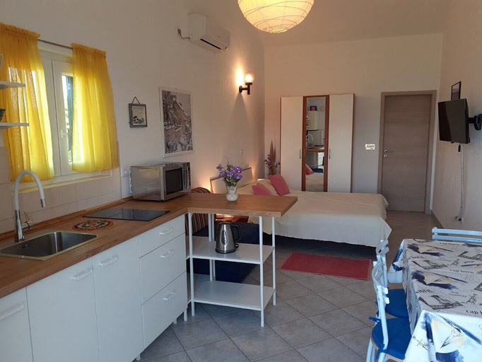 Private kitchen 5, Apartment Brane, Preko