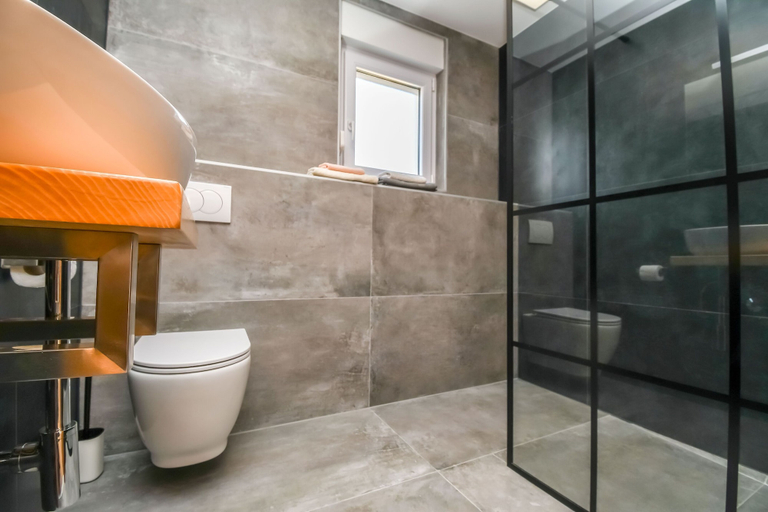 Bathroom 4, Apartments Jadran, Okrug