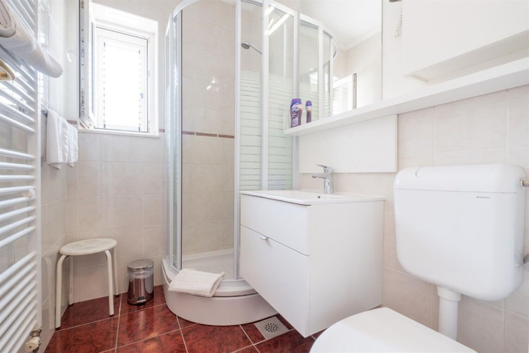 Bathroom 3, Apartments and Rooms Villa Bouganvillea, Župa Dubrovačka