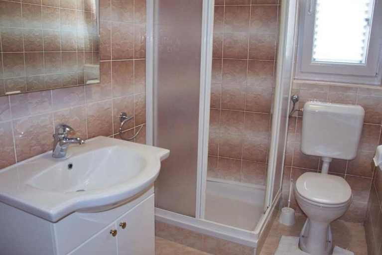 Bathroom 5, House Mari, Novalja
