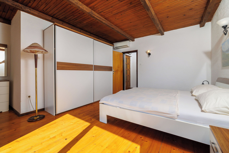 Room 5, Apartment Dani, Punat