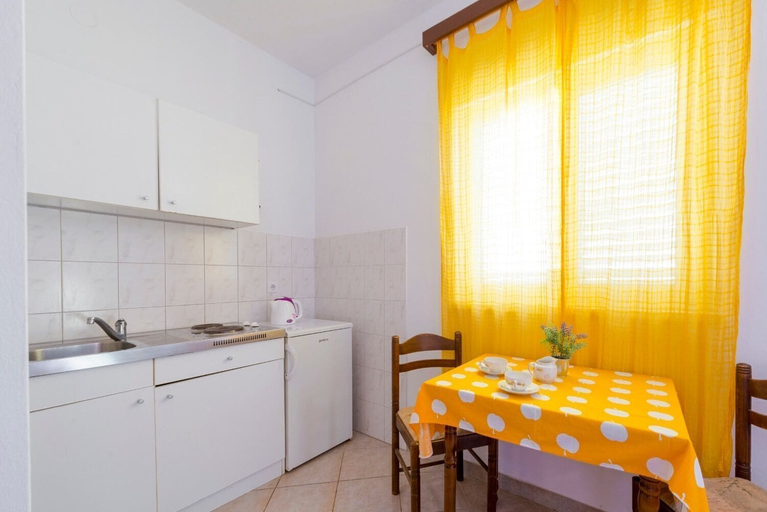 Private kitchen 3, Apartments Diana, Pojezerje