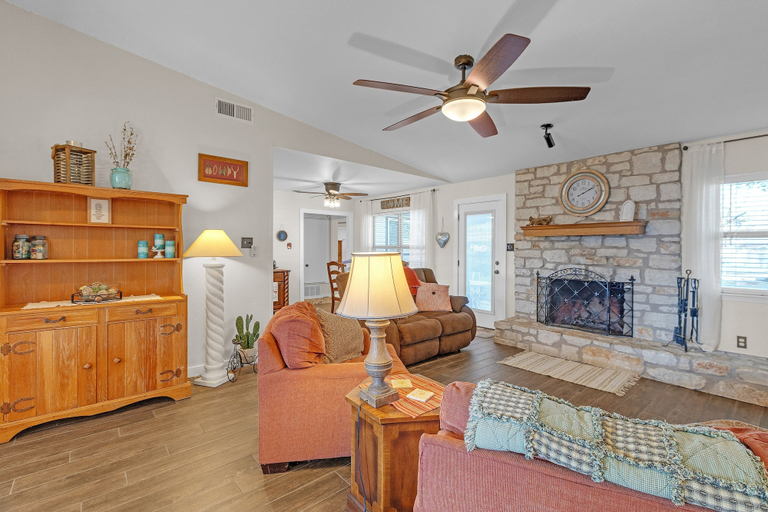 Living area 2, Dean's Retreat At Georgetown 3 Bedroom Home, Williamson