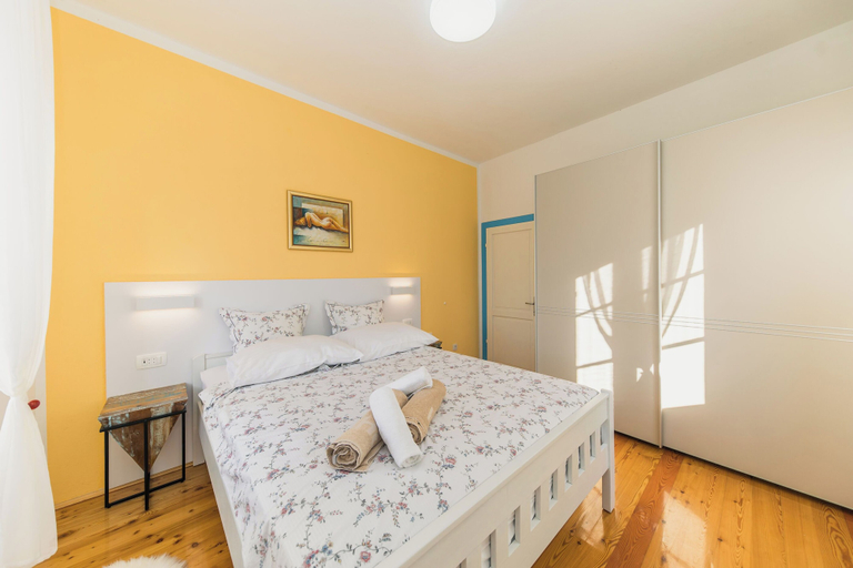 Room 2, Villa Magnolia, Sali