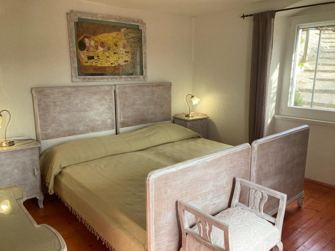 Room 4, House Gora, Milna