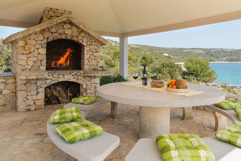 BBQ/picnic area, House Slobodna, Marina