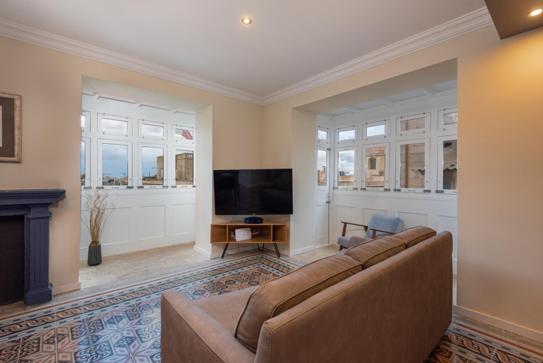 Room 2, Boutique Style 1BR Apartment- Square Sea View