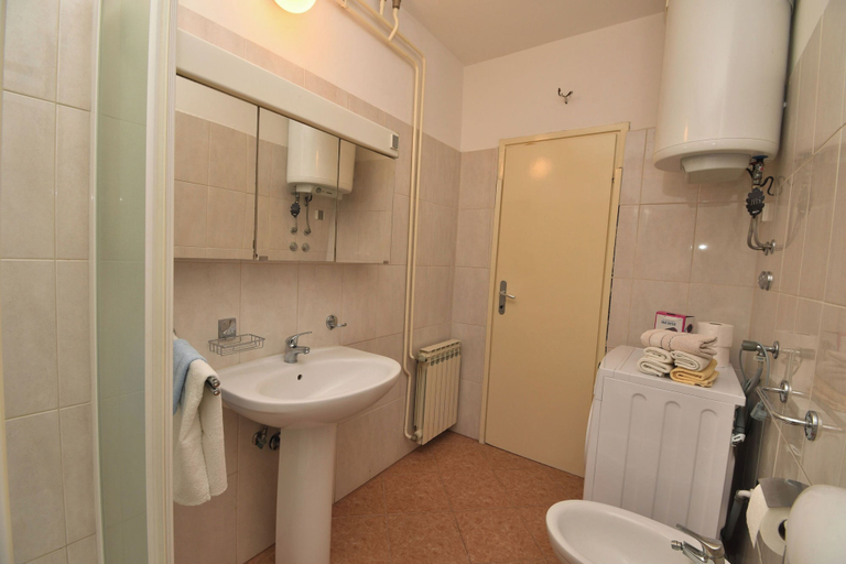 Bathroom 4, Apartment Elizabeta, Umag