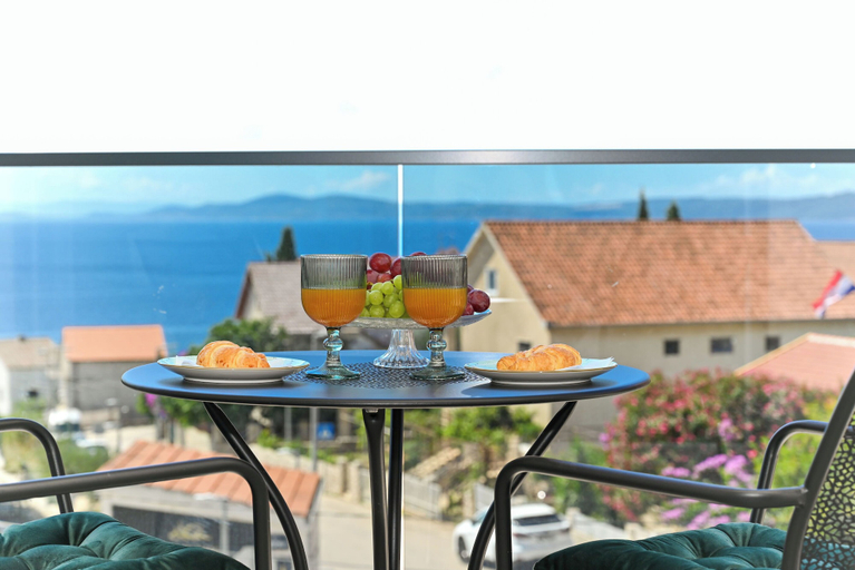 Food & Drinks 5, Apartments Diva, Okrug