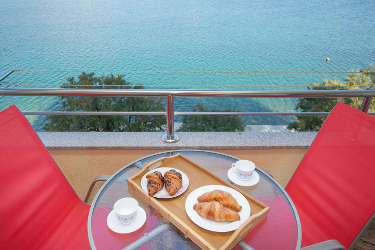 Food & Drinks 5, Apartments Tiho, Marina