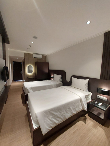 HOTEL IMAM BONJOL Room Type - Deluxe Room