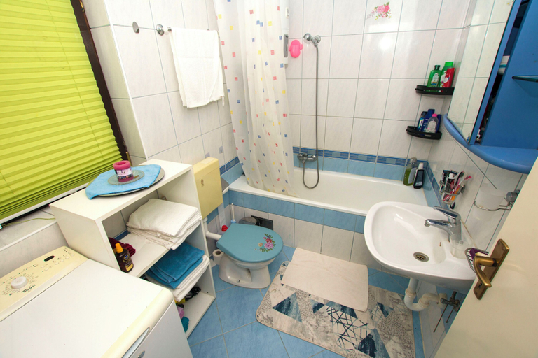 Bathroom, House Cross, Zemunik Donji