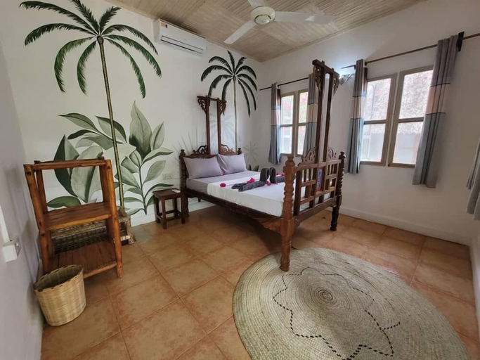 Bedroom 3, Lost Soles Lōdge, Kusini