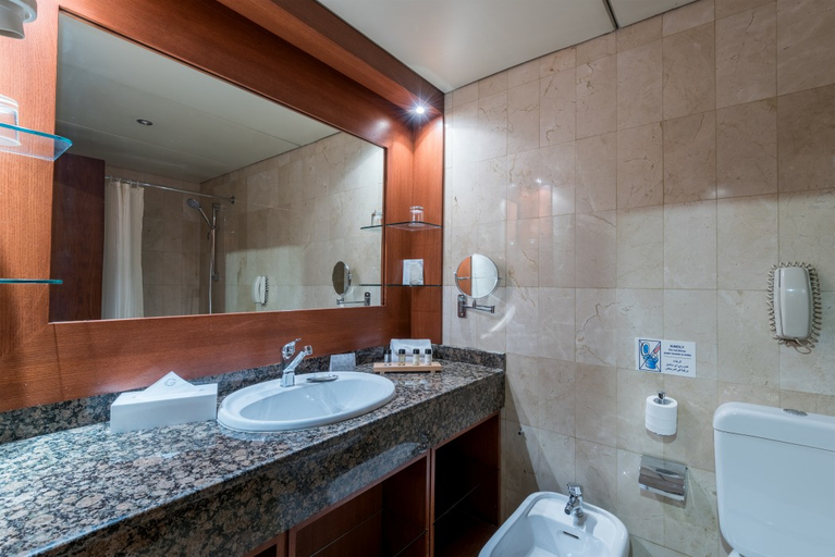 Bathroom 3, Galleria Hotel Beirut, Baabda