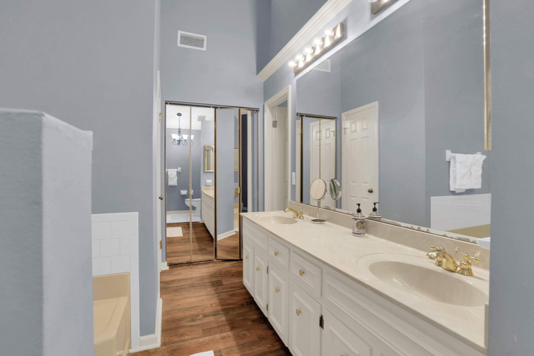 Room 2, Renovated Home With Game Room in Montgomery, Montgomery