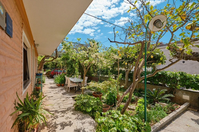 Courtyard 2, Apartment Giuseppe, Mali Lošinj