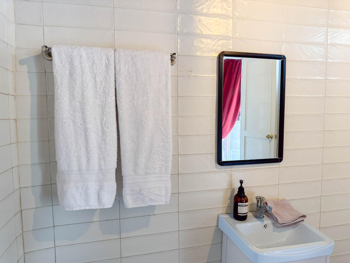 Bathroom 4, Bintana Sa Paraiso Binunsaran, Mambajao