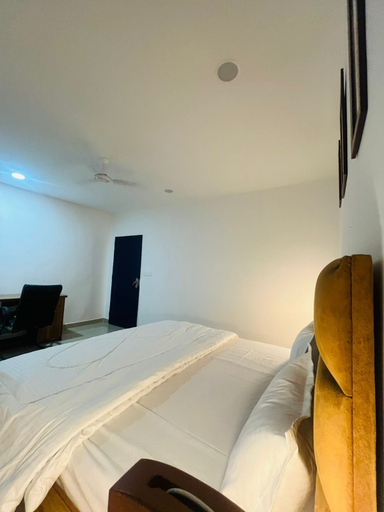 Room 5, The Woods by Housiify, Gurgaon