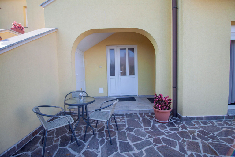 Outdoor dining 5, Apartment Smile Studio, Matulji