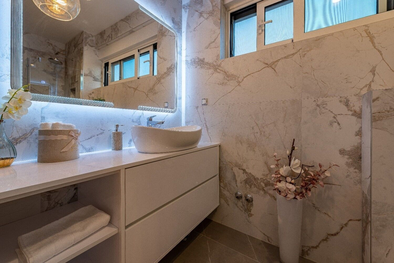 Bathroom 3, Villa Ren, Nin