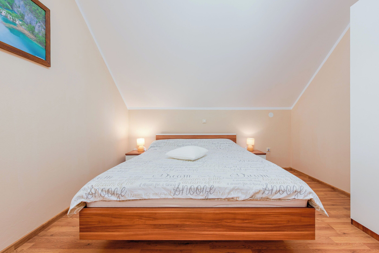 Room 2, House Rose, Otočac