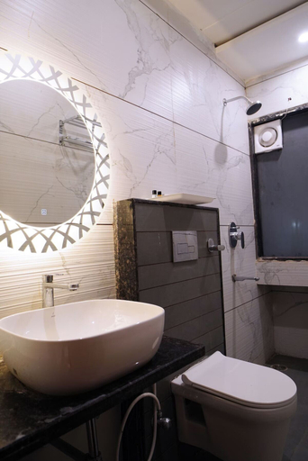 Bathroom 2, Trevon Siya Ramaya Inn, Gwalior