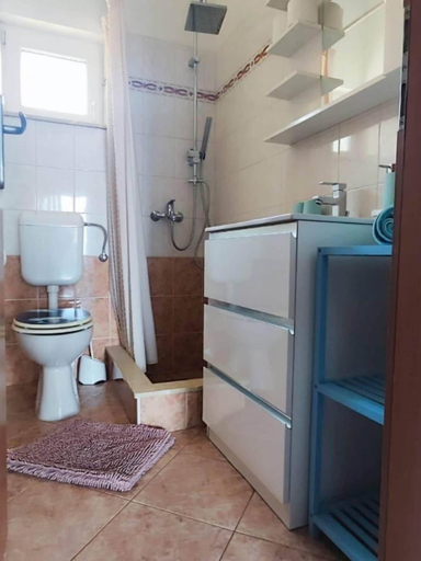 Bathroom, House Ita, Postira