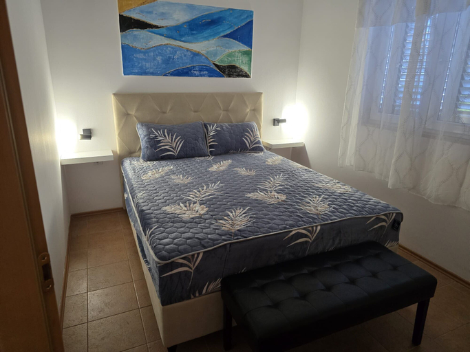 Room 2, Apartments Sunflower by the sea, Okrug