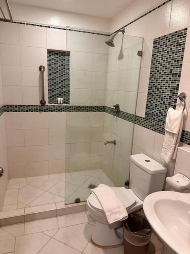 Bathroom 5, Casa Mezcaleria, Malay