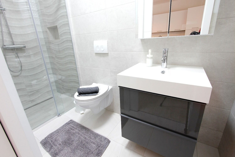 Bathroom 3, Apartments Oasis, Nin