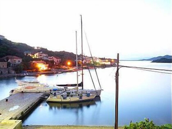 Marina 4, House Vese, Sali