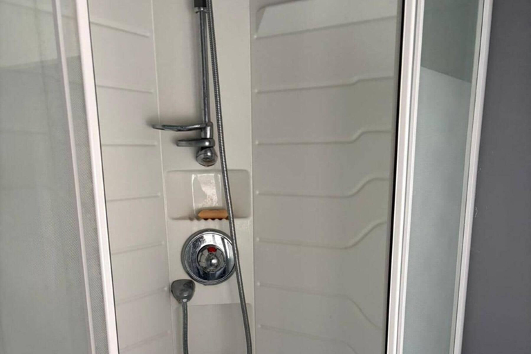 Bathroom 2, Tranquil Wolves Retreat With 4 Bedrooms, Wolverhampton