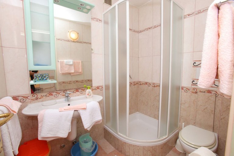 Bathroom 4, Apartments Jole, Jelsa