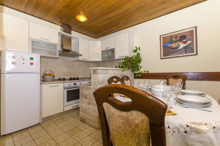 Private kitchen 5, Apartment Lile, Postira