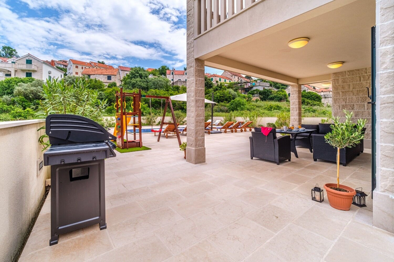 BBQ/picnic area, House Villa Gold, Supetar