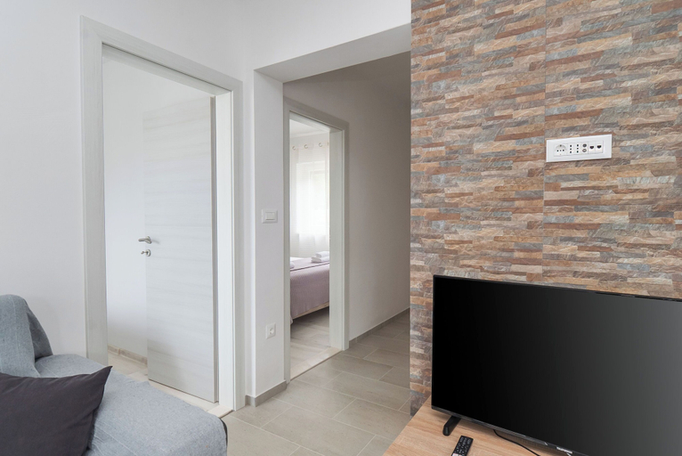 Television 3, Apartments Kate, Rogoznica