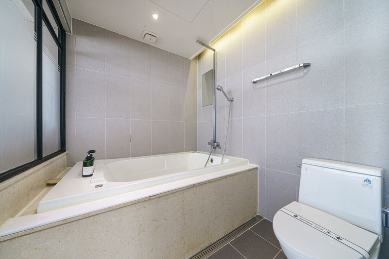 Bathroom 5, JK Hotel, Gangseo