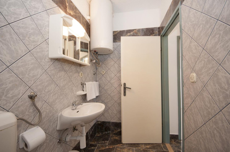 Bathroom 4, Apartments Eastern Paradise, Bol
