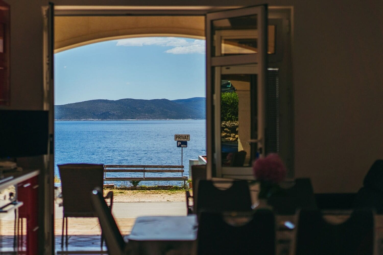 Food & Drinks, Apartments Lovre, Brela