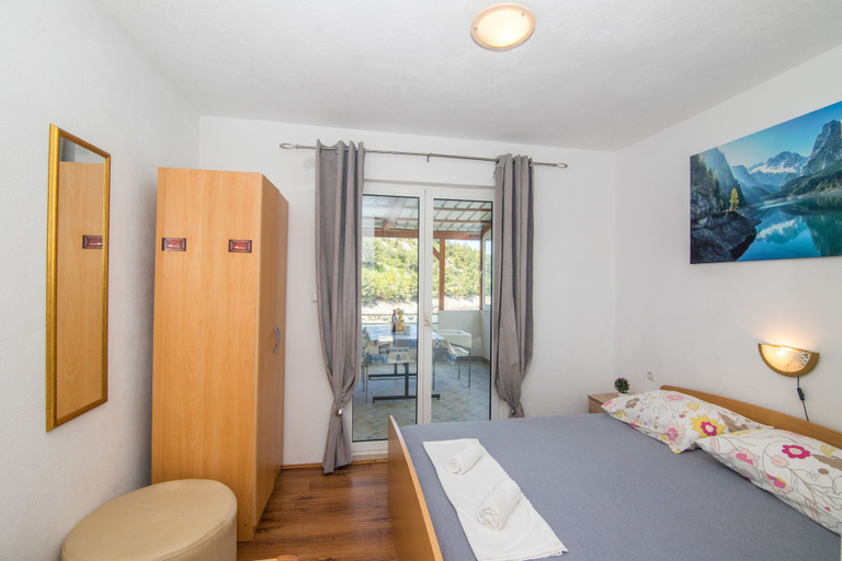 Room 2, Apartments Jelena, Sućuraj