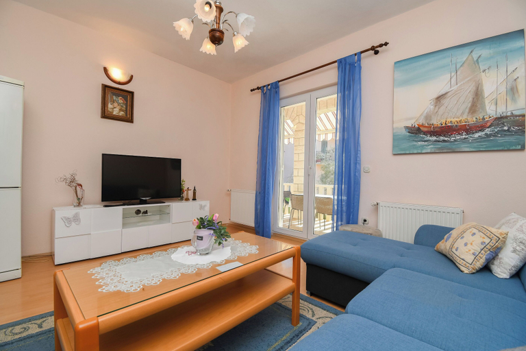 Living room 4, House Vesnad, Seget