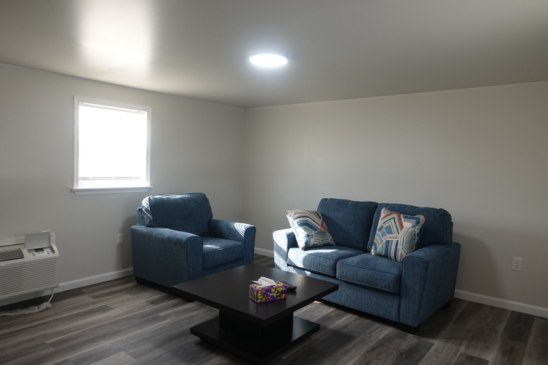 Living area, Freedom Inn Motel, Dauphin