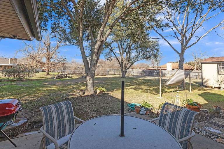 Outdoor dining, Dean's Retreat At Georgetown 3 Bedroom Home, Williamson