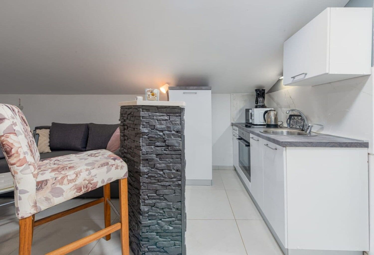 Private kitchen 3, Apartments Mil, Karlobag