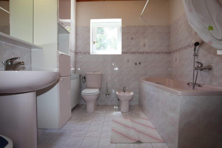 Bathroom 3, Apartments Nadi, Hvar