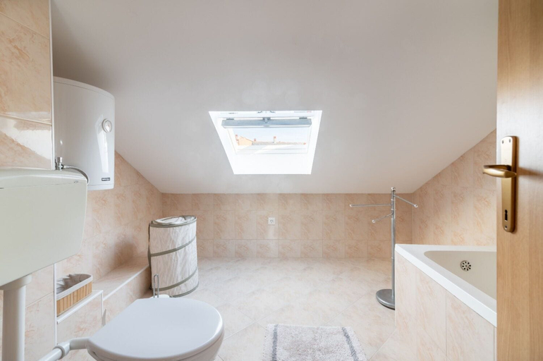Bathroom 5, Apartments Tiho, Preko