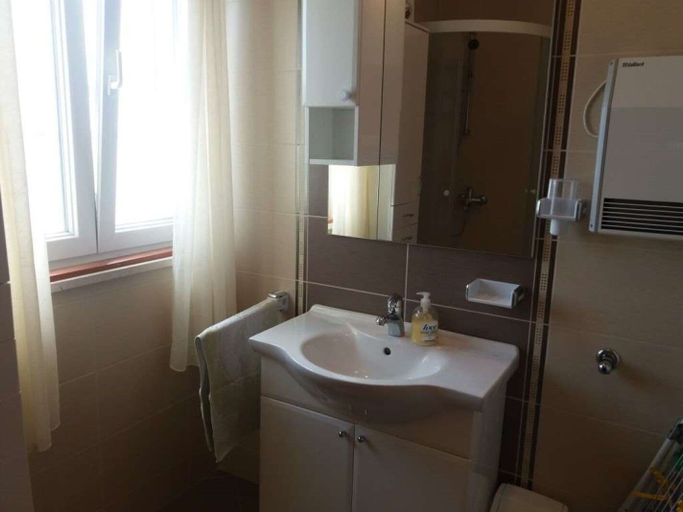 Bathroom 2, Apartment Mer, Marina