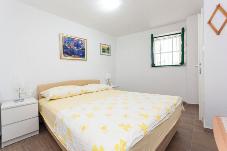 Room, Apartment Roko, Omiš