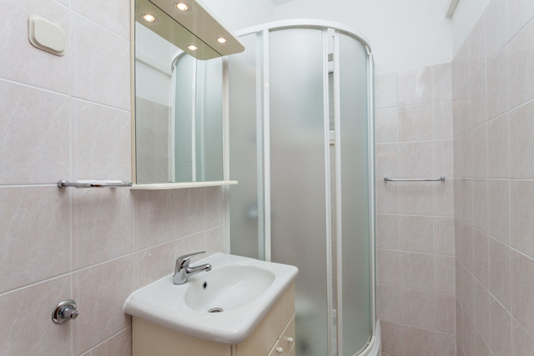 Bathroom 3, Apartments Dado, Lumbarda