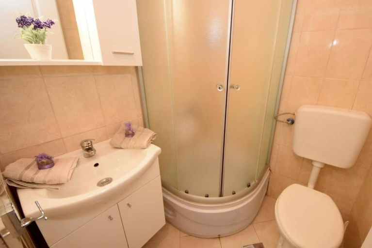Bathroom 3, Apartments Lucky, Orebić